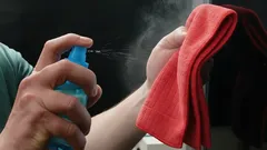 TV-Bildschirm reinigen: So bleibt dein Fernseher streifenfrei und sicher sauber