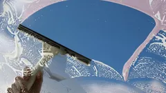 Fenster reinigen mit Abwaschmittel: Die einfache Schweizer Methode ohne Streifen