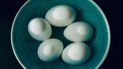 Hartgekochte Eier richtig abkühlen: warum Eiswasser oft keine gute Idee ist